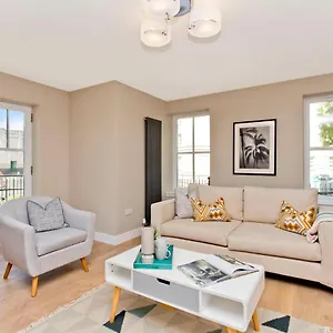 Modern Centre 2 Bedroom 2 Bathroom Apartments, Main Door Ground With Private Parking Apartment