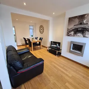  Holiday home Modern Two Bedroom House Close To Centre United Kingdom