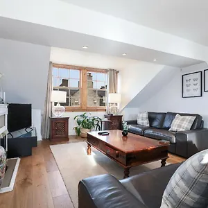 Luxury 3 Bed Royal Mile Apartment