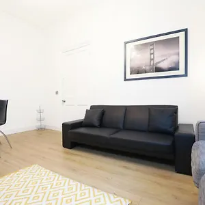 Stunning Modern 3 Bedroom Apartment