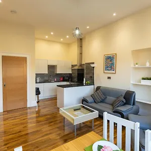 New 2 Bed With Stunning Views Of Arthur Seat Mountain Apartment