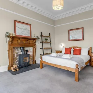 Marchmont Traditional Apartment